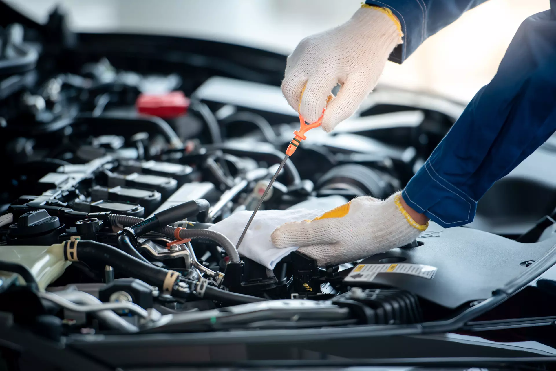 The Benefits of Regular Oil Changes in Extending the Lifespan of Your Vehicle